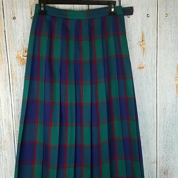 DAVID BROOKS Dresses & Skirts - DAVID BROOKS PLEATED PLAID SKIRT